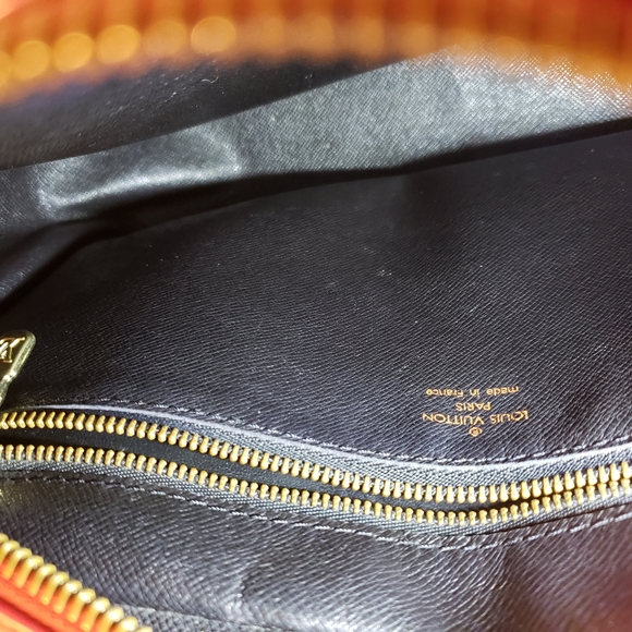 Louis Vuitton Red Epi Trocadero Crossbody - Picture 15 of 16